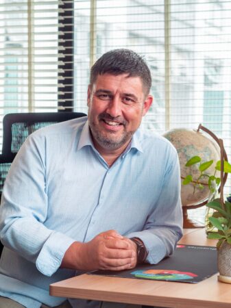 Dr. Iain Pickett (UK)